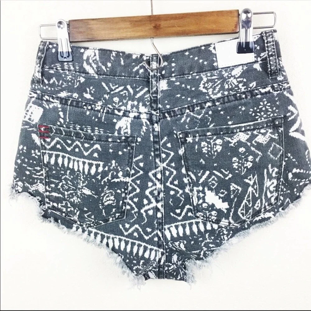 UO BDG Dolphin Super High Rise Cutoff Shorts‎ Sz 24 Black White Print